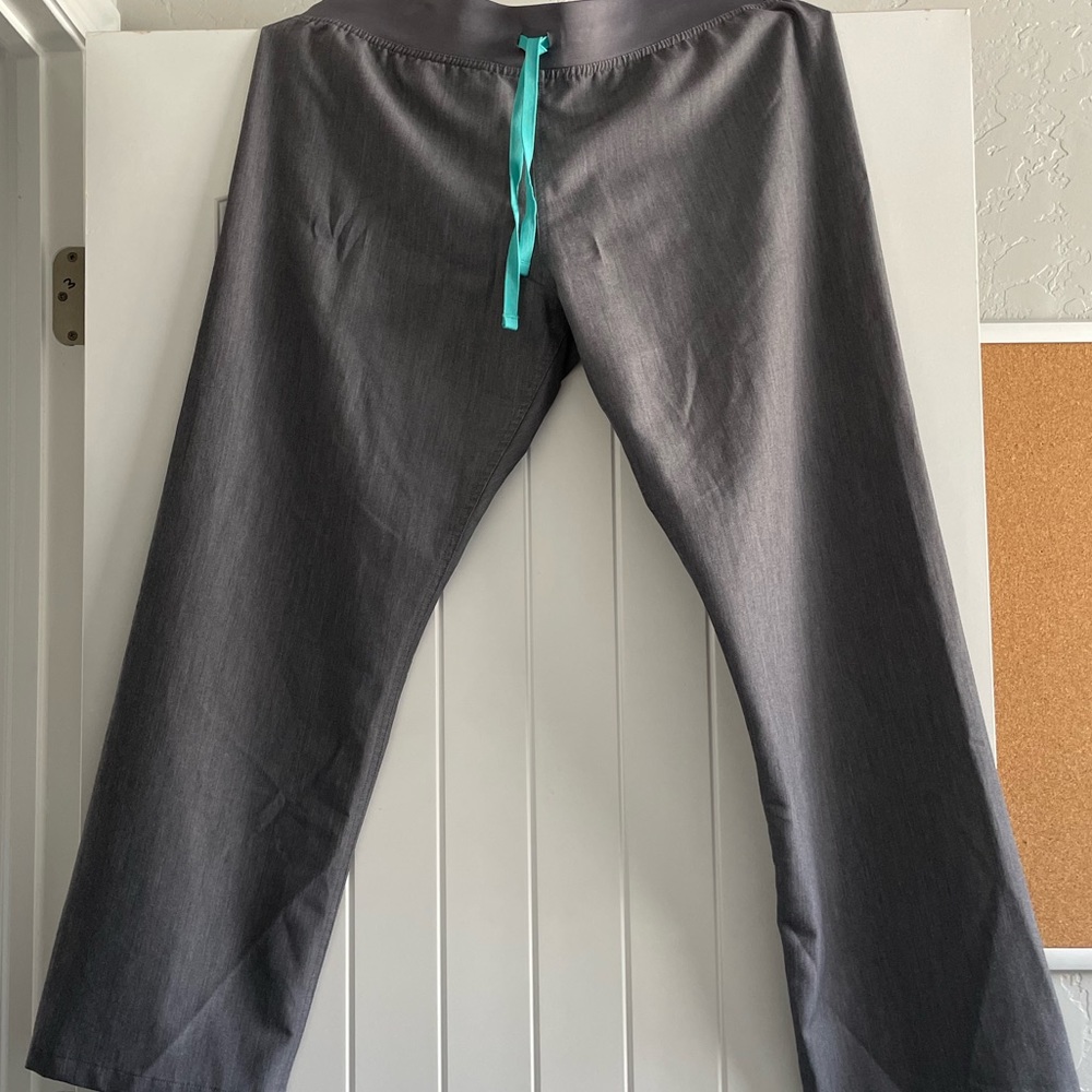 NWOT Fig scrub pants SZ LG